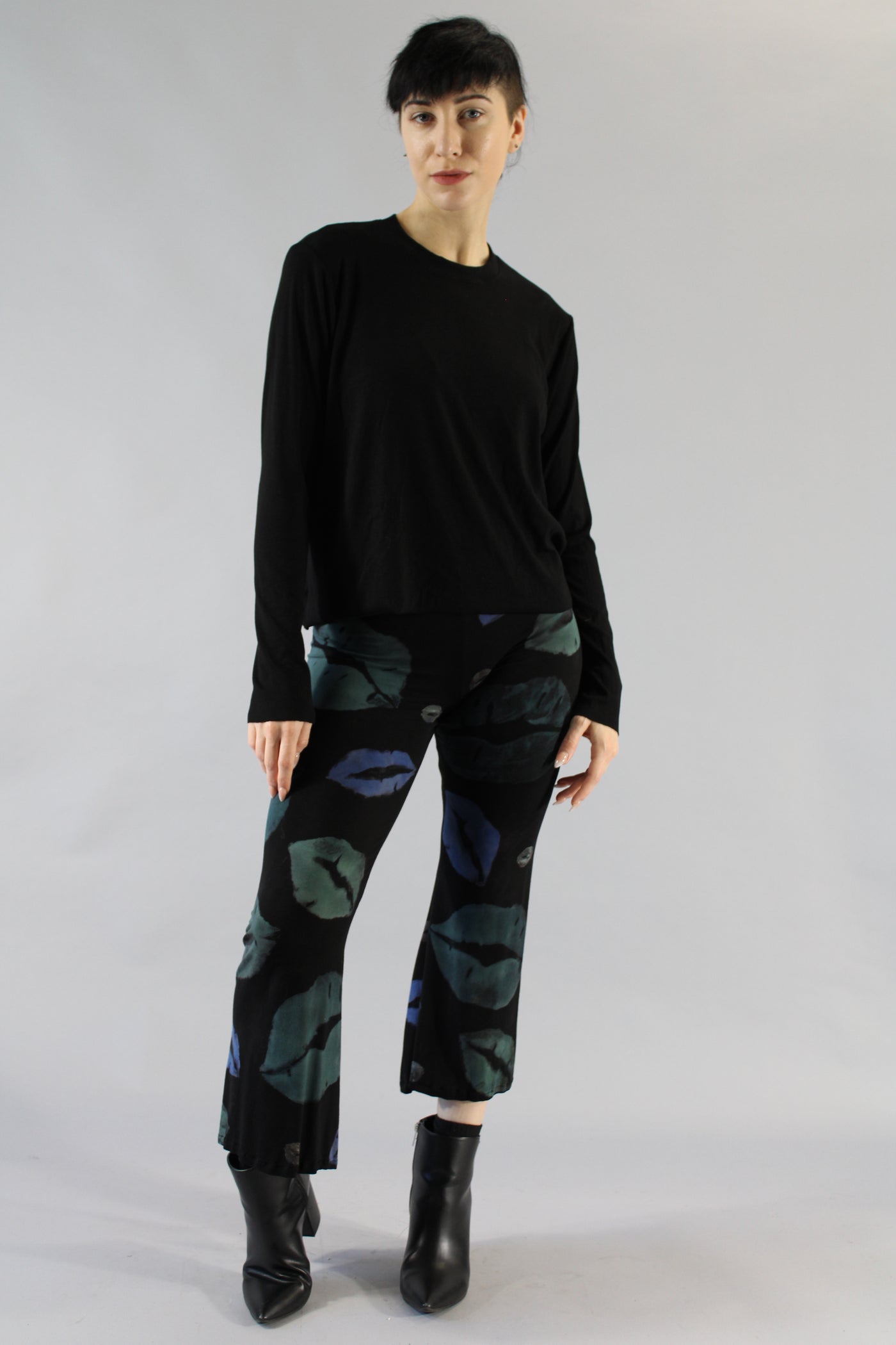 Crop Flare Leggings Lips Blue