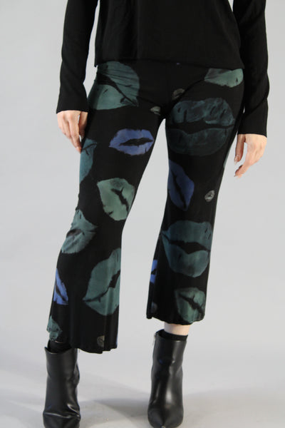 Crop Flare Leggings Lips Blue