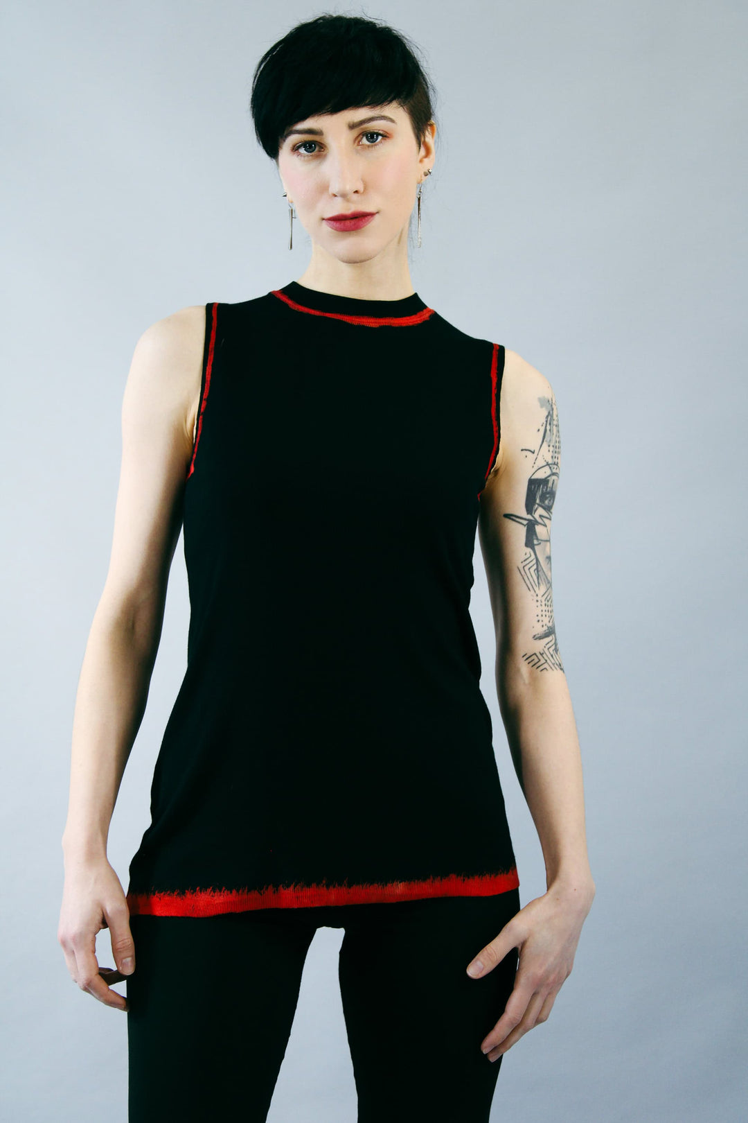 Plus Top Long Asymétrique Texturé Multicolore À Rayures Et Épaule Plus Top Long Asymétrique Texturé Multicolore À Rayures Et Épaule